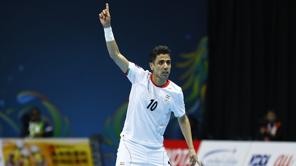 Tayebi, durante un partido con la Selección de Irán.