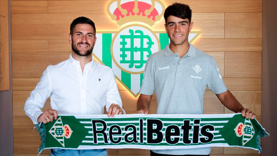 Rubén Cornejo, secretario técnico del Real Betis Futsal, junto a Álvaro Otero.