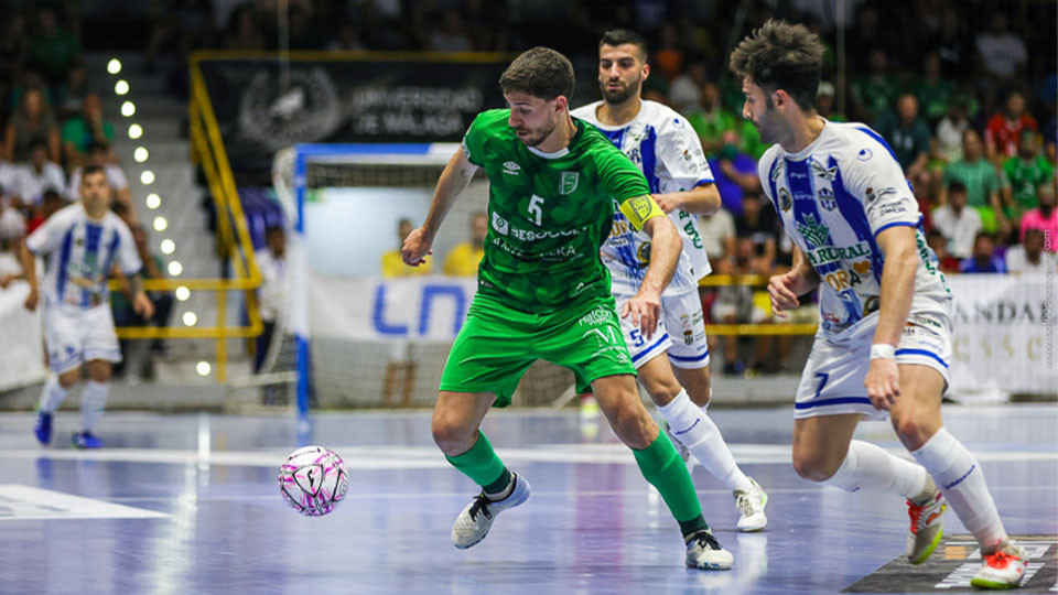 Miguel Conde, de BeSoccer CD UMA Antequera, en un partido