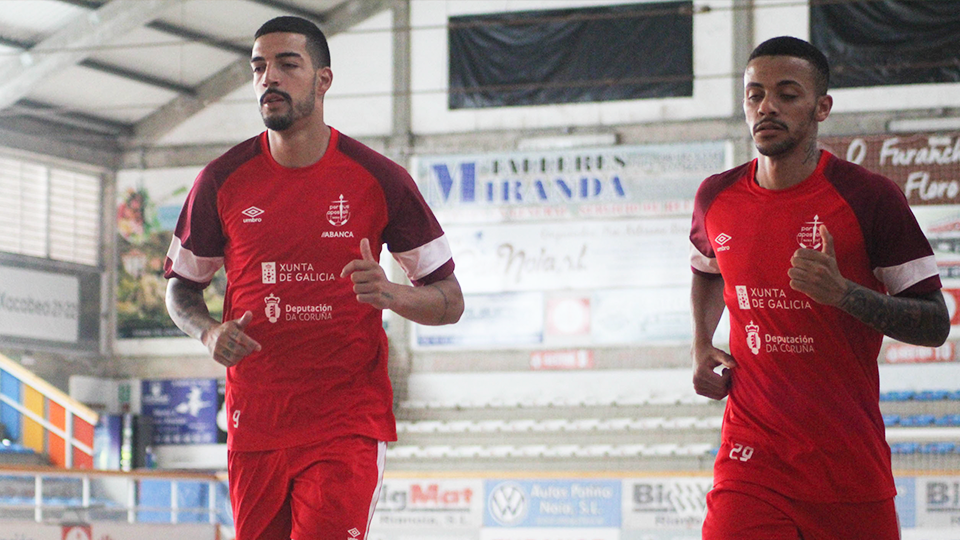 Bruno Gomes y Neghuinho, durante un entrenamiento del Noia Portus Apostoli.