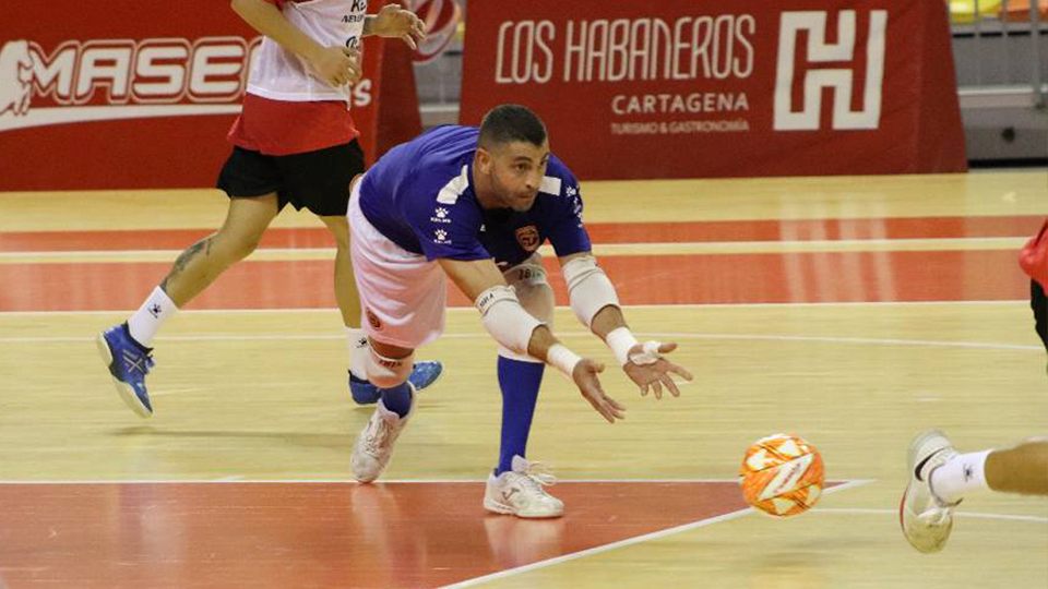 Raúl Jerez, portero del Jimbee Cartagena, durante un entrenamiento.
