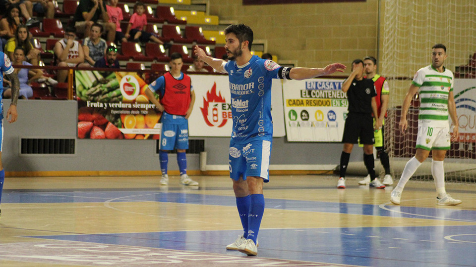 Lluc, de Noia Portus Apostoli, celebra un gol