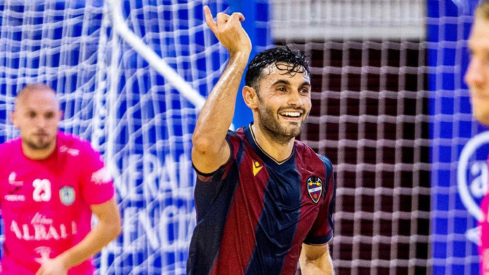 Rubi Lemos, del Levante UD FS, celebra un gol