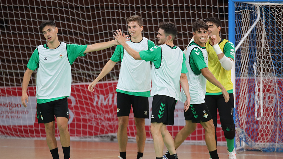 Los jugadores del Real Betis Futsal B durante un entrenamiento.