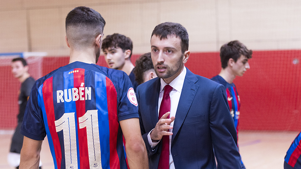 Sergi Altisent, entrenador del Barça Atlètic, durante un partido